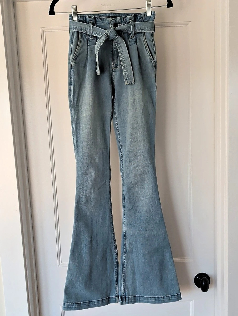 Hollister High-Rise Flare Jeans in Blue W23 L33 Like New